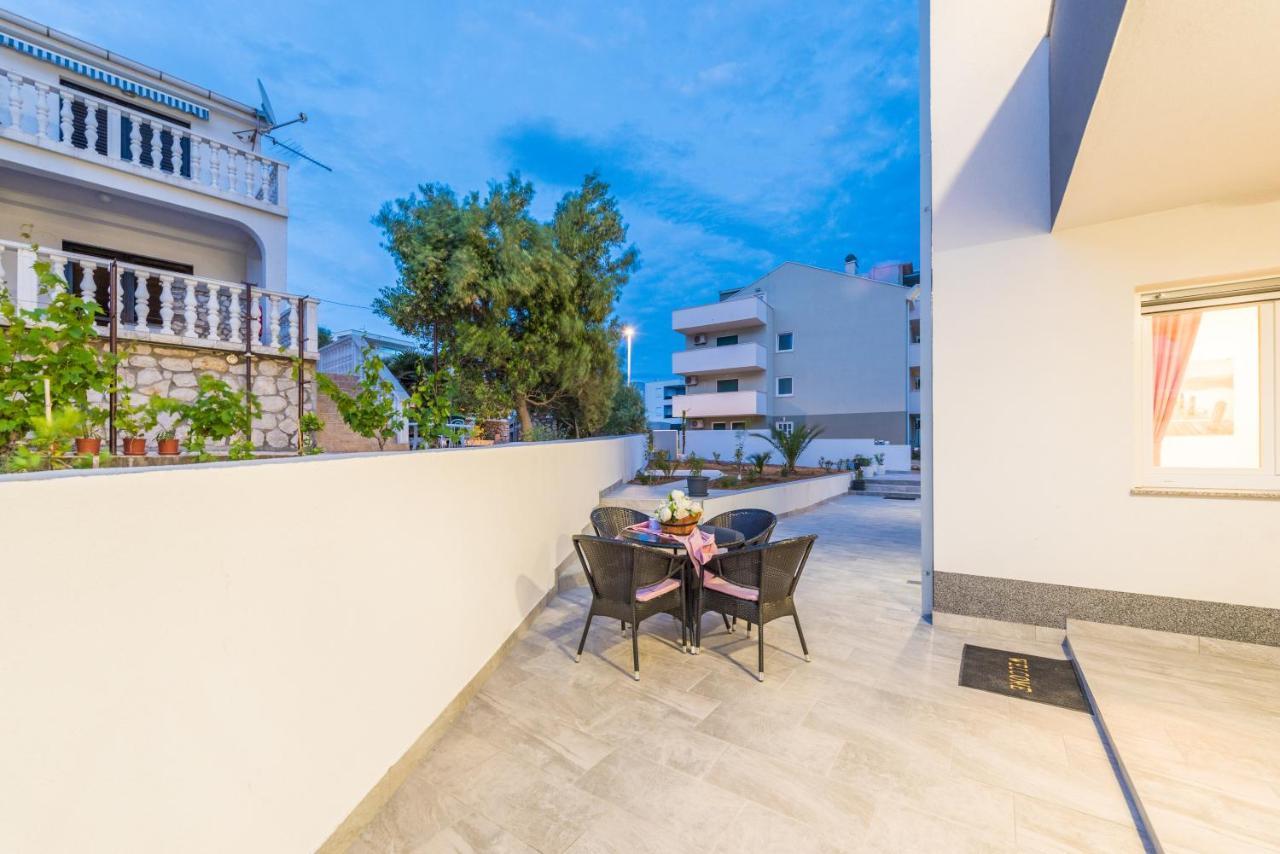 Villa Jana Luxury Apartments โนวาลยา ภายนอก รูปภาพ