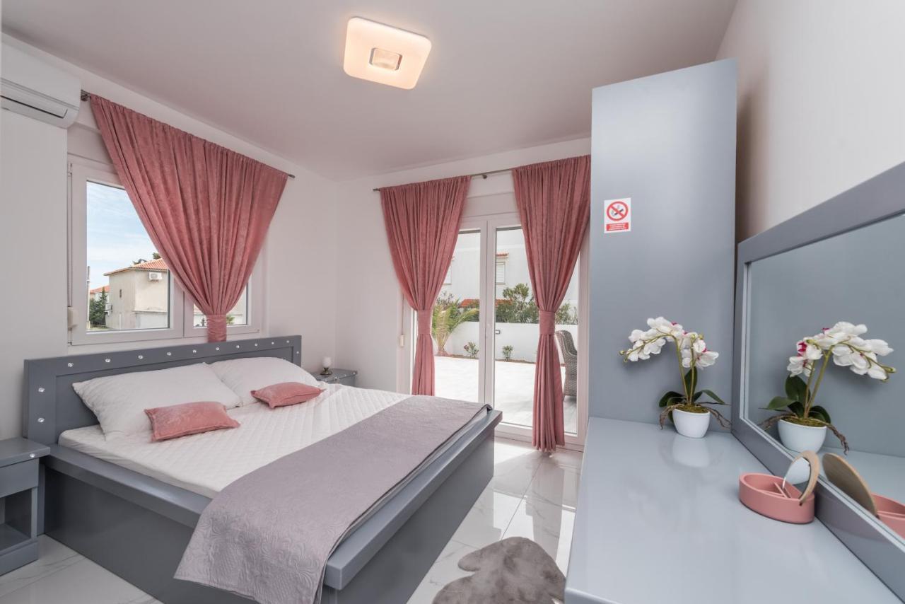 Villa Jana Luxury Apartments โนวาลยา ภายนอก รูปภาพ