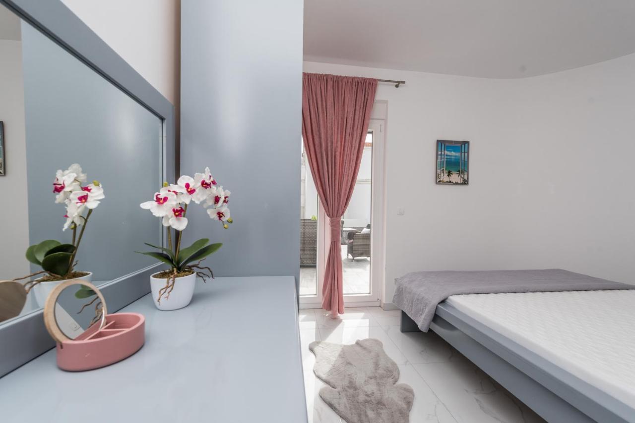 Villa Jana Luxury Apartments โนวาลยา ภายนอก รูปภาพ