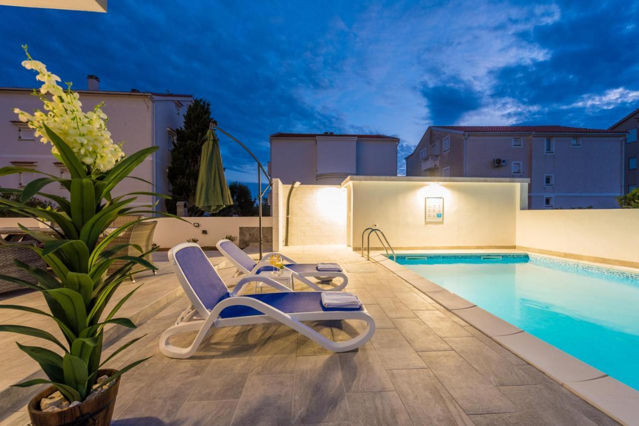 Villa Jana Luxury Apartments โนวาลยา ภายนอก รูปภาพ