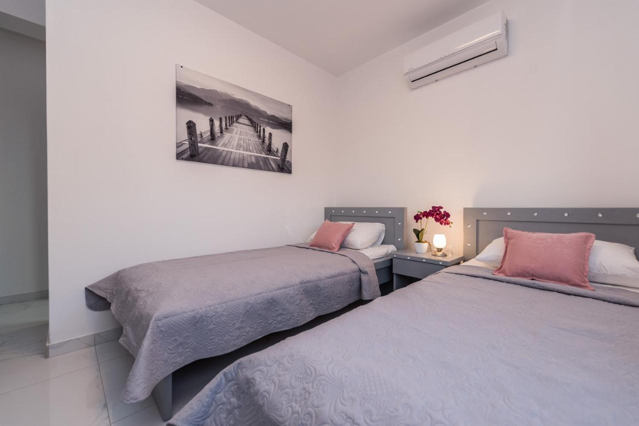 Villa Jana Luxury Apartments โนวาลยา ภายนอก รูปภาพ