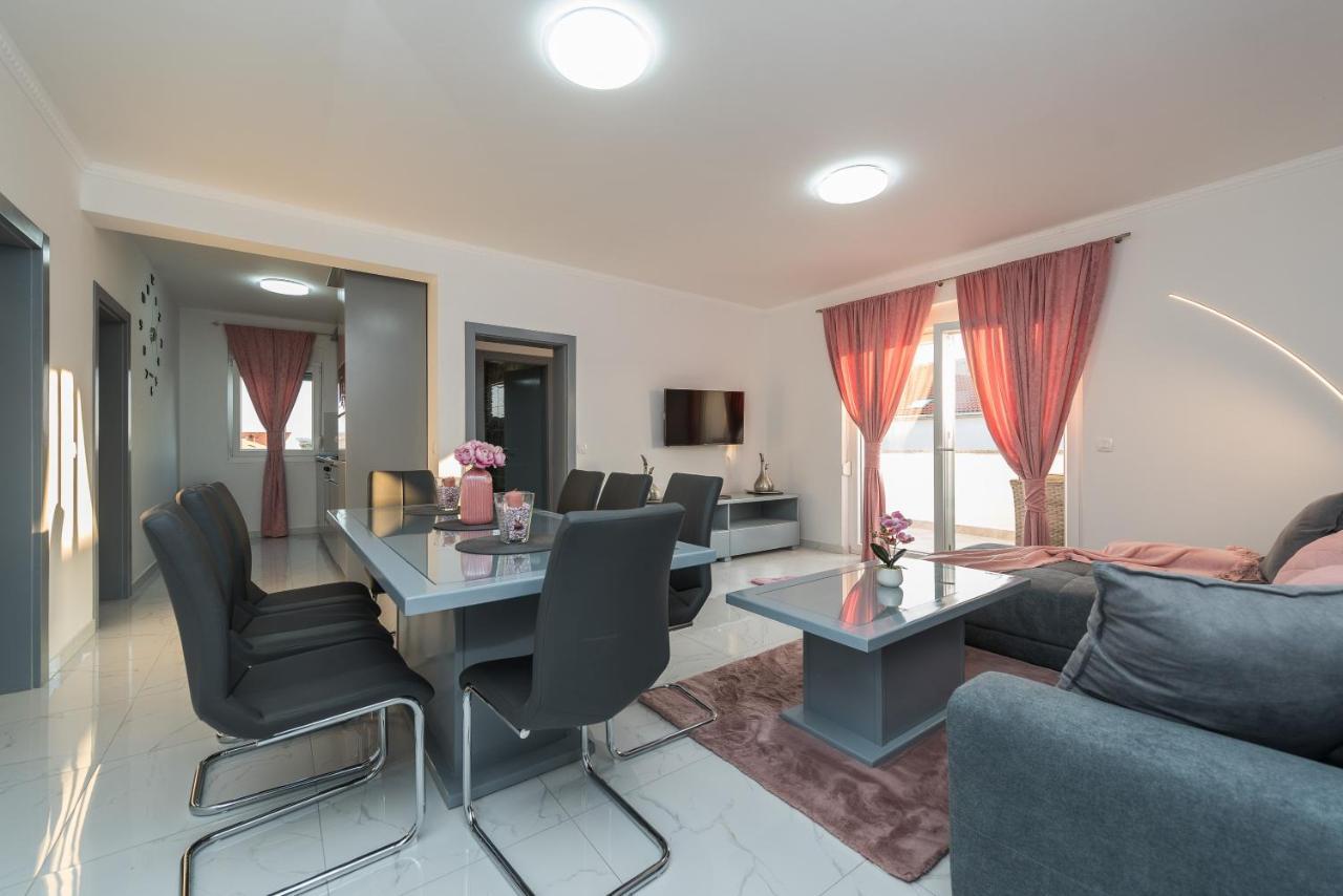 Villa Jana Luxury Apartments โนวาลยา ภายนอก รูปภาพ