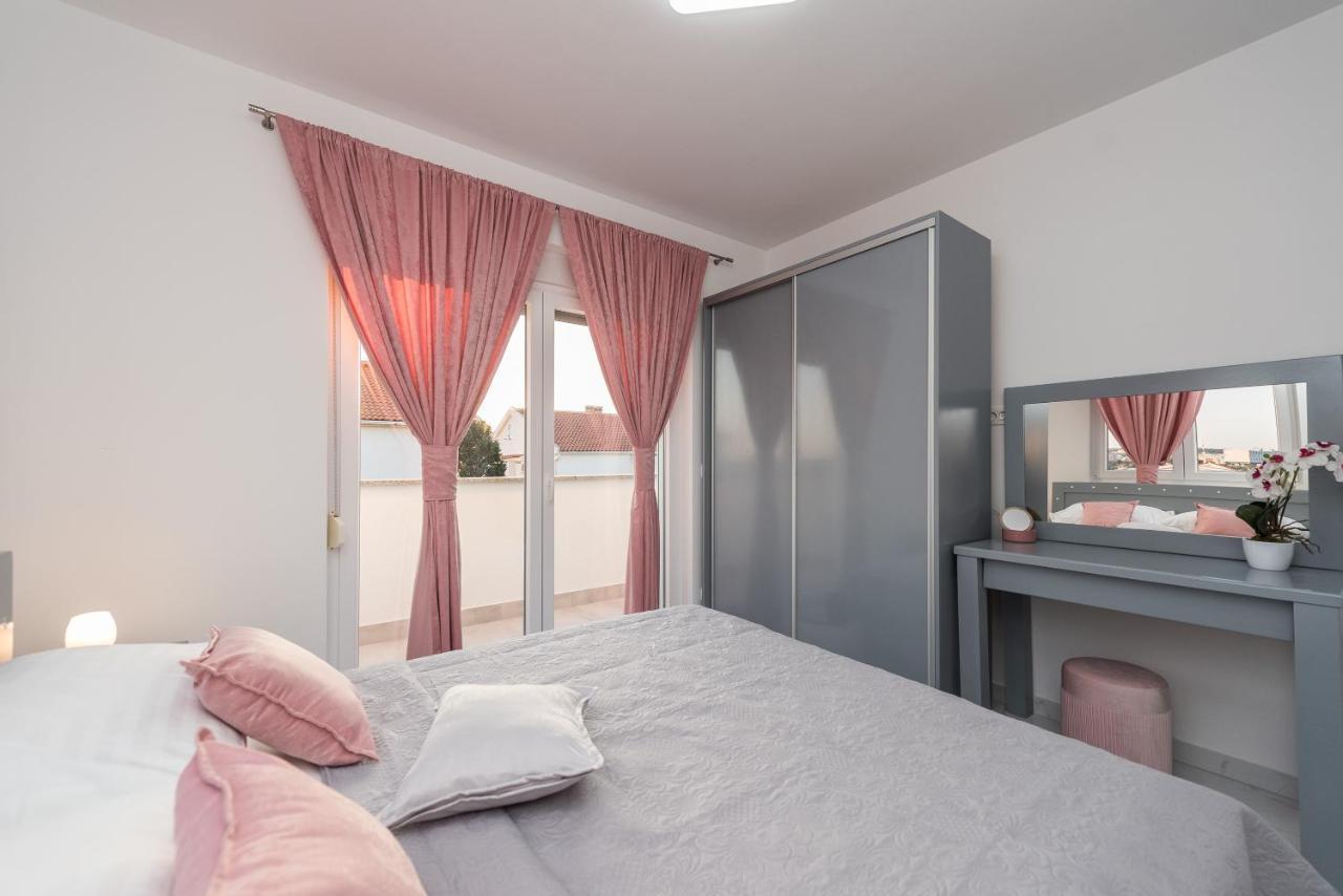 Villa Jana Luxury Apartments โนวาลยา ภายนอก รูปภาพ