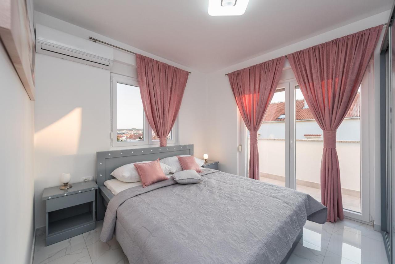 Villa Jana Luxury Apartments โนวาลยา ภายนอก รูปภาพ