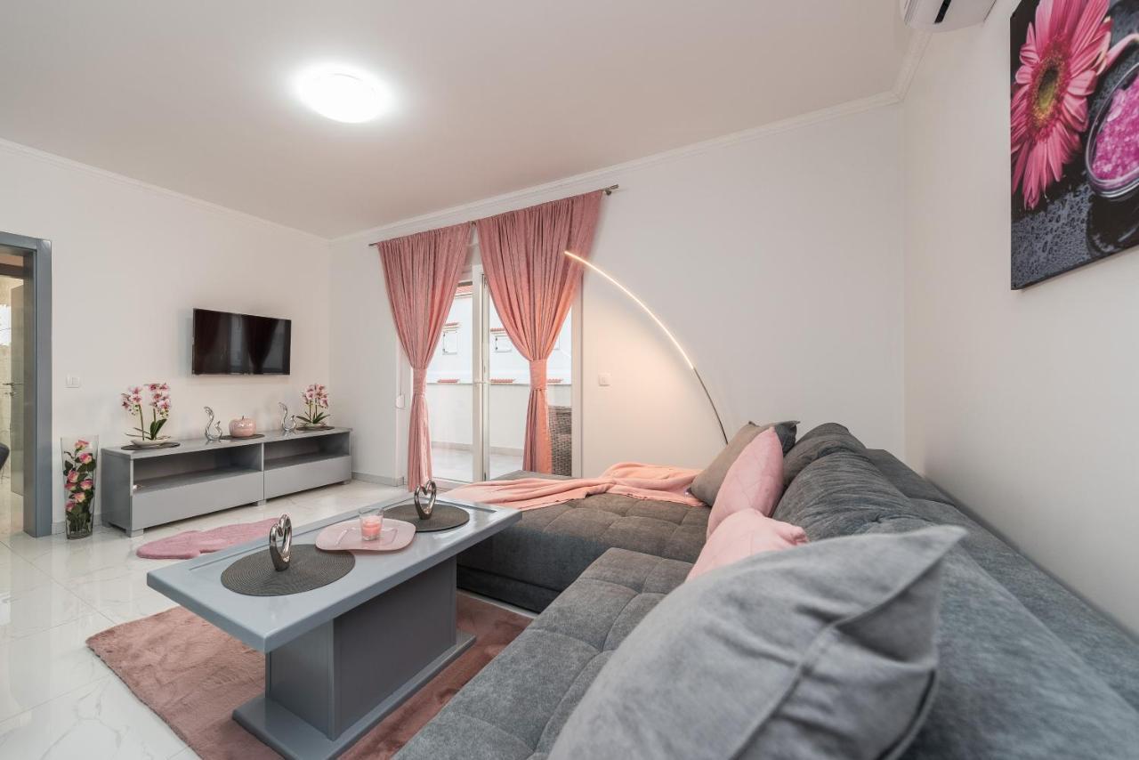 Villa Jana Luxury Apartments โนวาลยา ภายนอก รูปภาพ