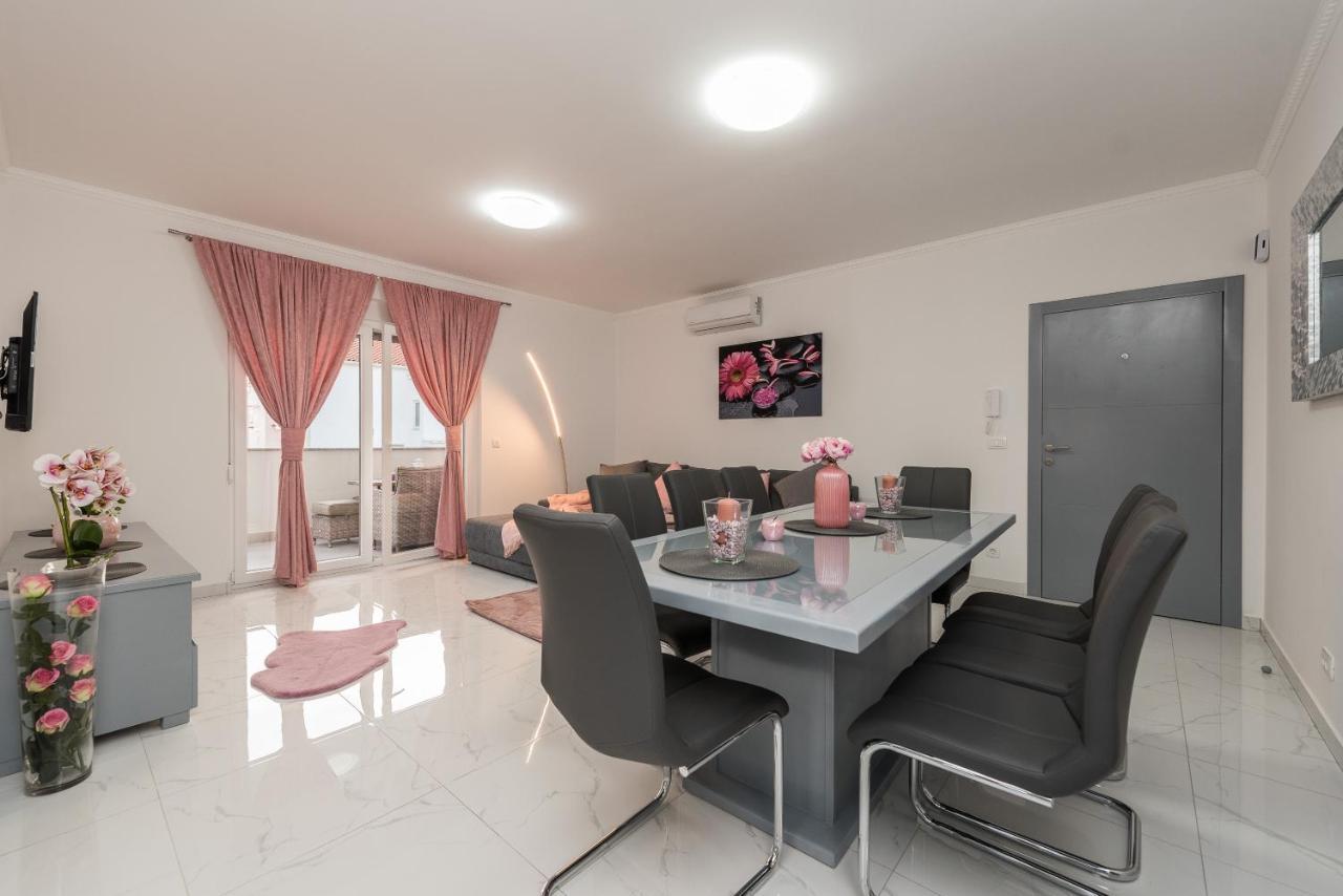 Villa Jana Luxury Apartments โนวาลยา ภายนอก รูปภาพ